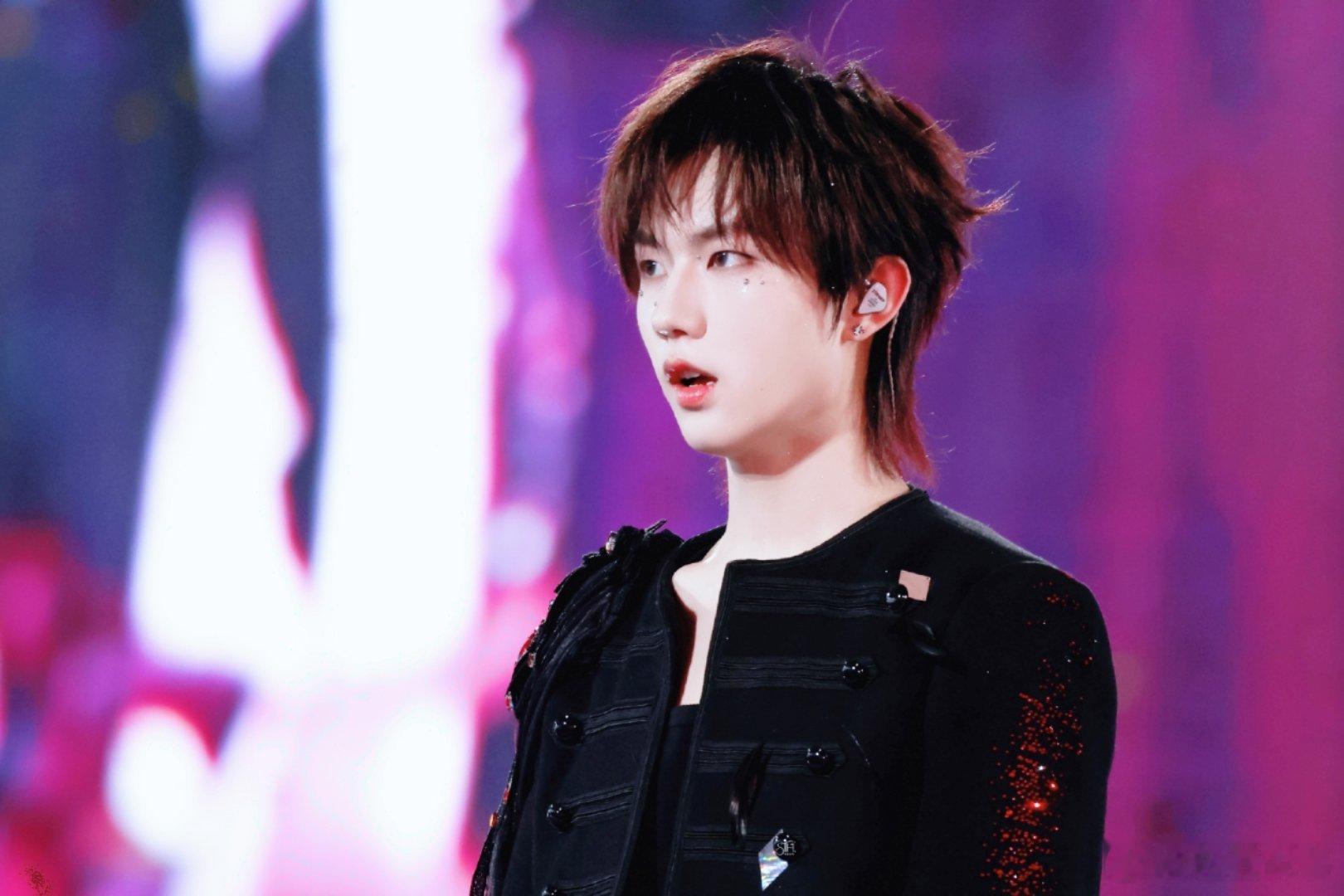 张子墨六秒演了个小品   笑到捶床！张子墨妥妥的被舞台耽误的喜剧人，六秒里帅不过