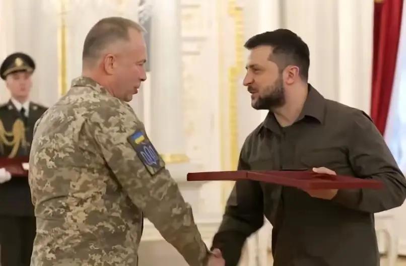 你认为乌克兰还能守住红军城吗？
 
顿巴斯战场的目光，全聚焦在红军城。
 
这座