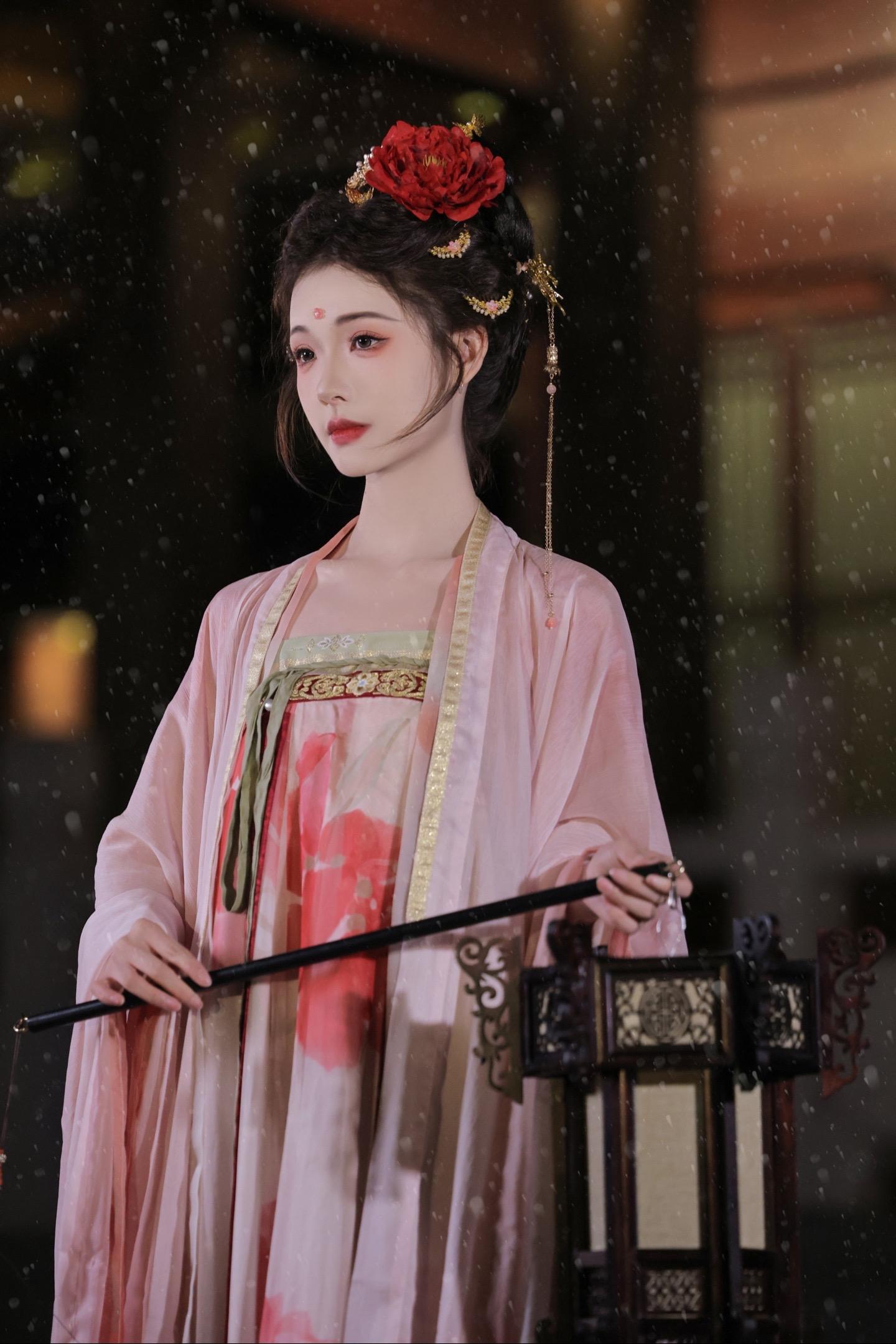 露芜衣仿妆，这个造型太美了～