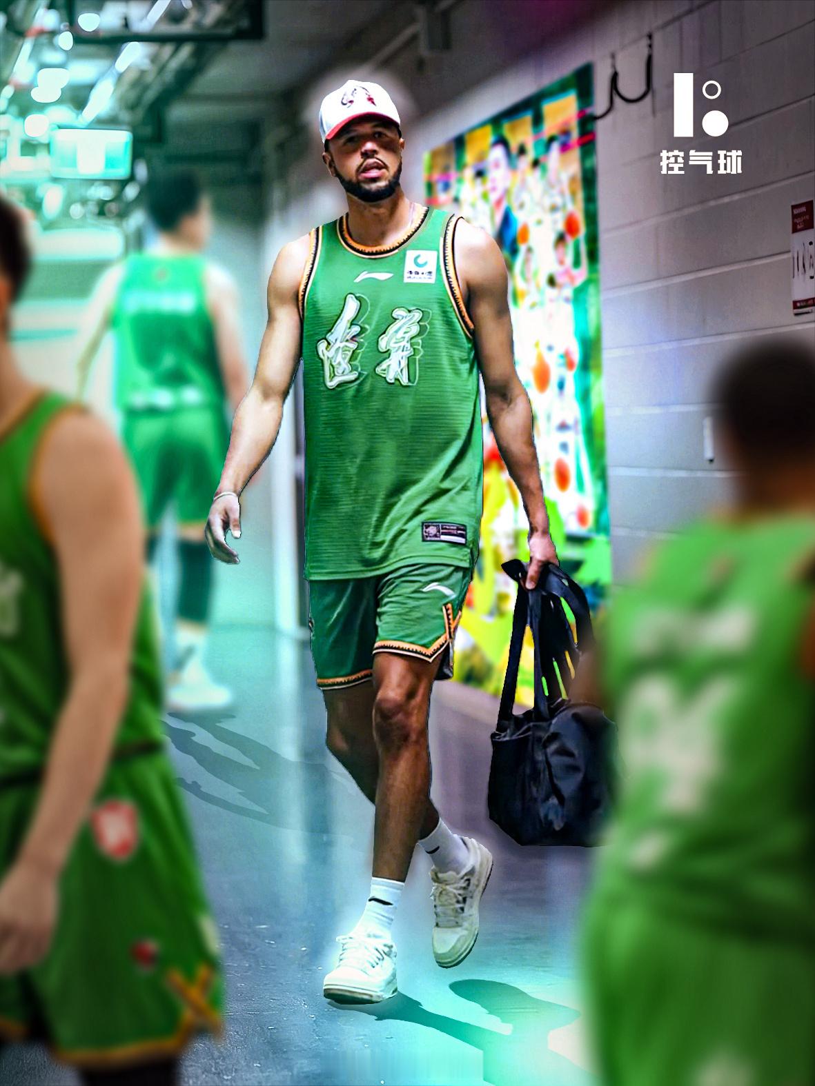 据报道辽宁男篮签下外援泰勒.哈维，他将在完成这赛季的澳洲NBL比赛之后前往辽宁队