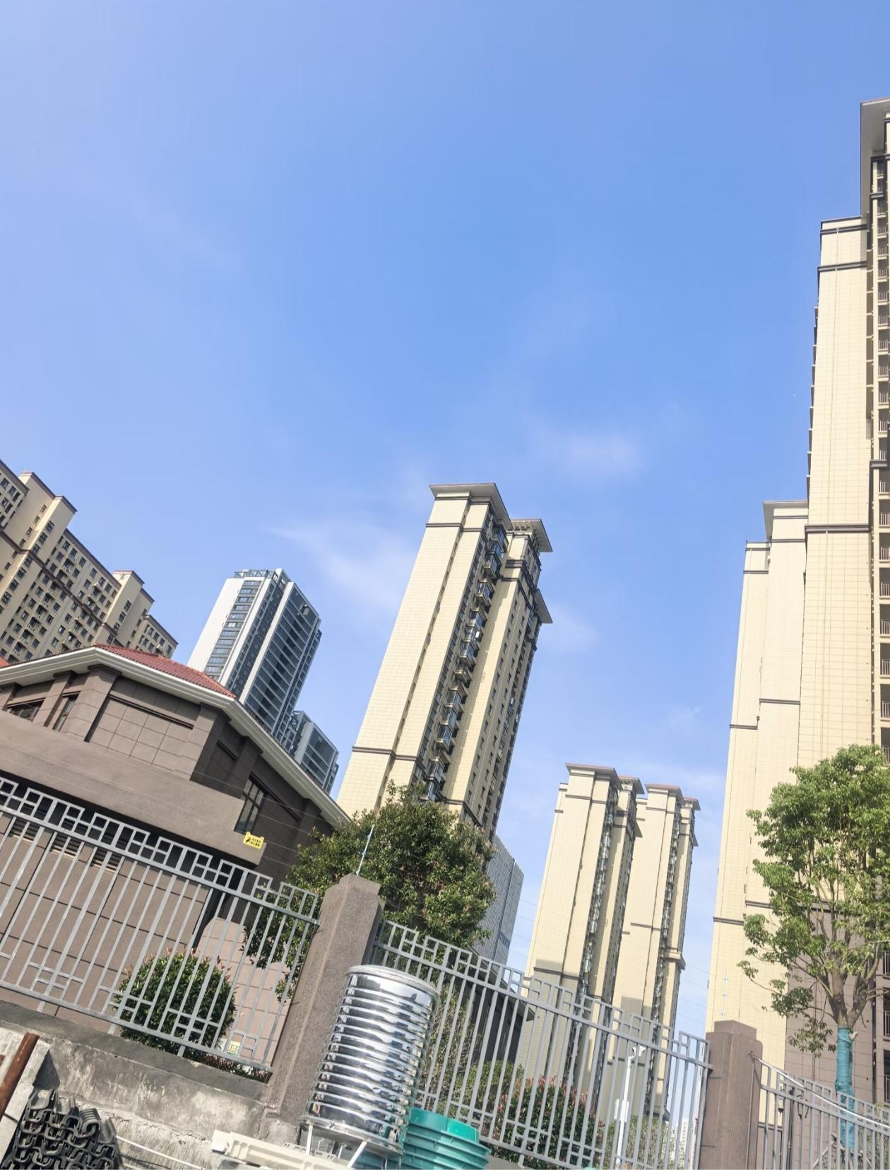 我在打麻将时输了23万，结果老公打了我几个耳光，还一脚踹倒在地把我的脸弄破了！