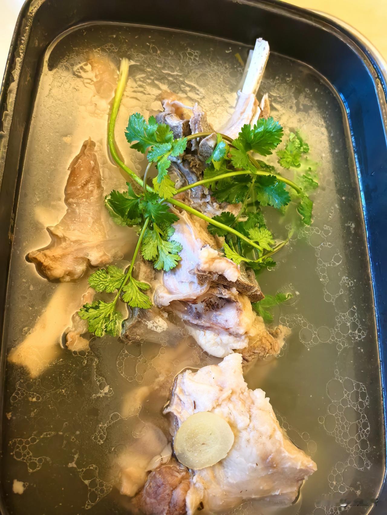 南京的冬天似乎没有冷到刺骨，但又湿到骨髓，而我家的化解大法就是熬一锅简单美味的新