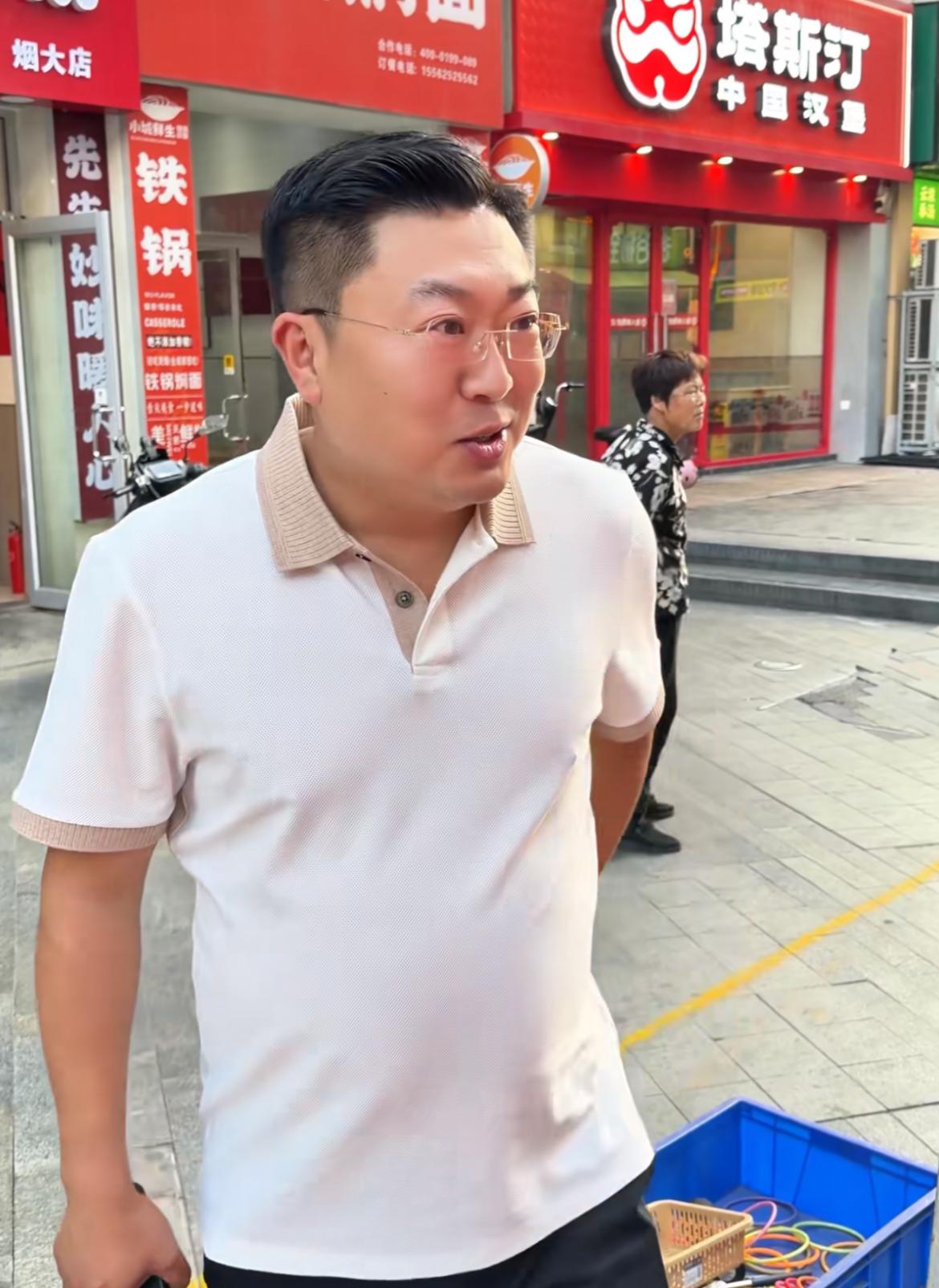 又一网红团队撑不住了，官宣分手。
8月12号晚，来自山东的知名网红团队“光杆宫司
