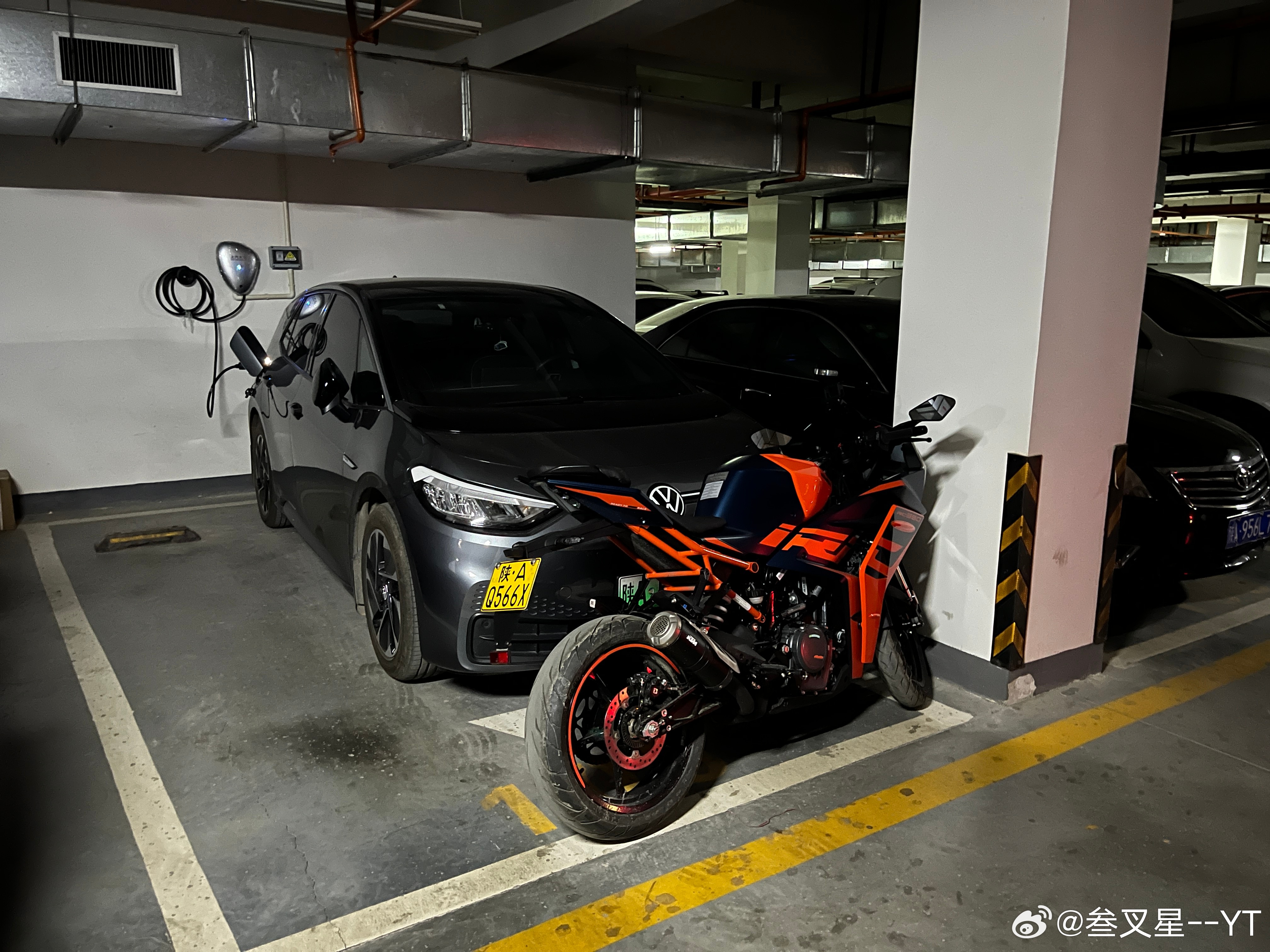 一车亦景[超话]  小车多好啊，为什么现在的车要造那么大[思考]这旁边还能再放一