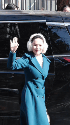 伊能静脸太紧致了伊能静现身春晚备播伊能静春晚路透生图能打，紧致下颌线、饱满肌肤，