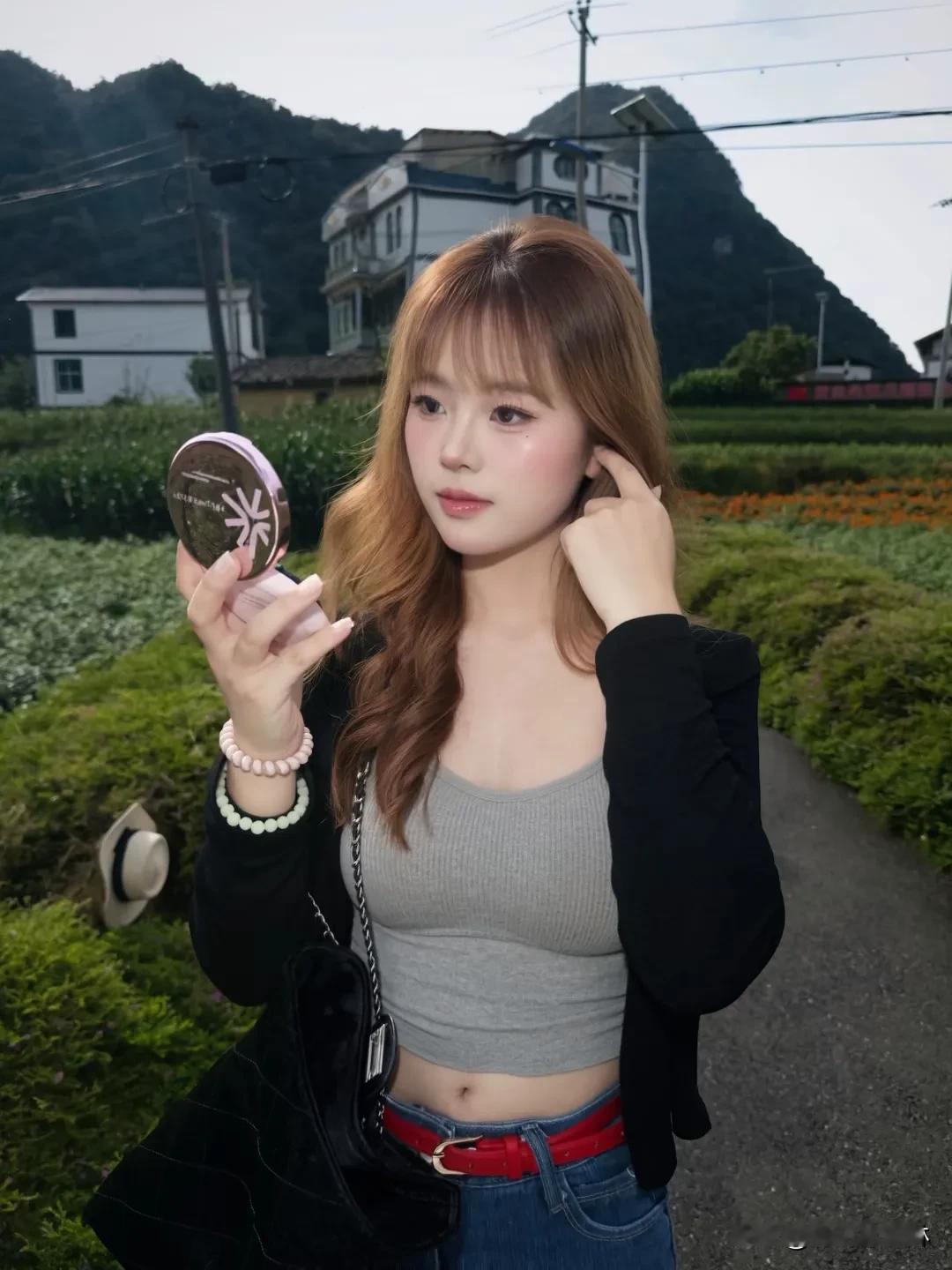 爱美不是罪，自信放光芒！  
每天多爱自己一点，从精致妆容开始  
穿搭有态度，