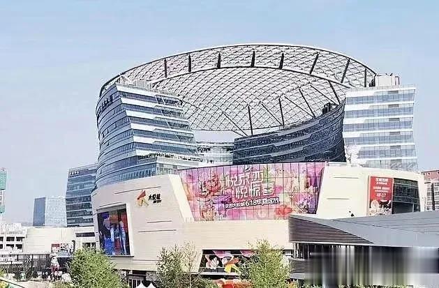 吃喝玩乐，尽在北京石景山京西大悦城。

“悦京西，悦惊喜，乐生活”，京西大悦城给