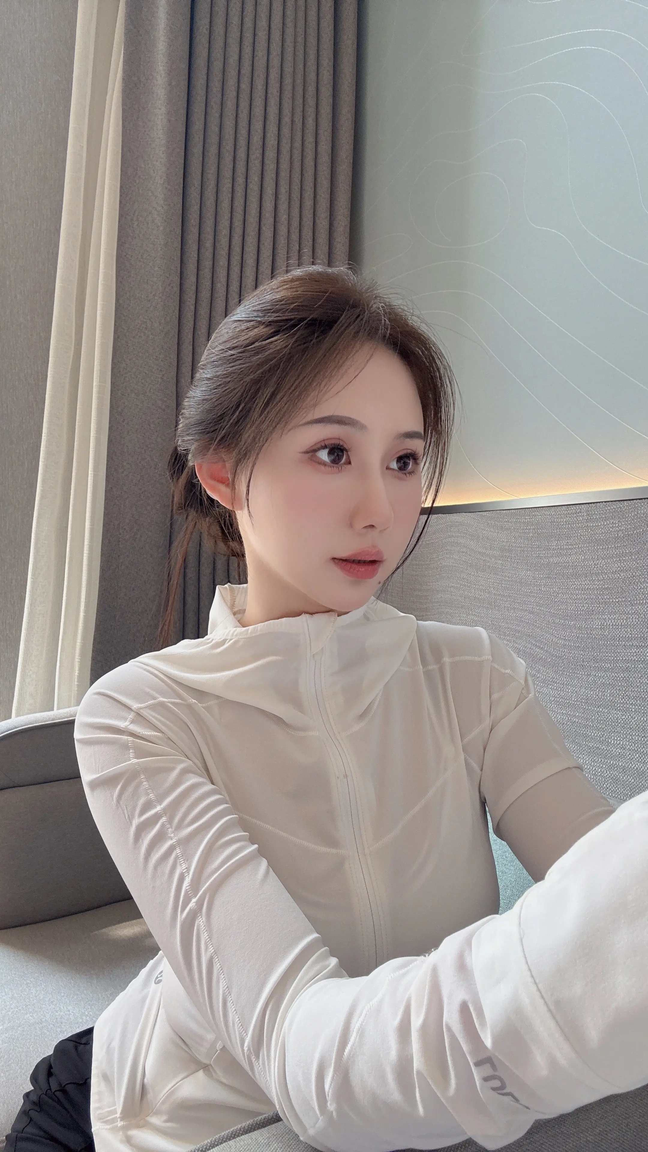 喜欢姐就直说 这样显得你很有品味