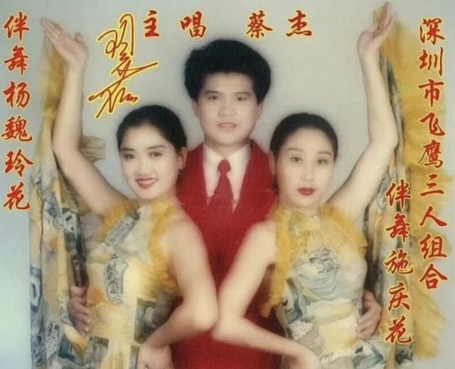 哈哈哈，原来玲花一开始还当过组合里的伴舞？这个时候玲花就很漂亮了。
你有没有想过