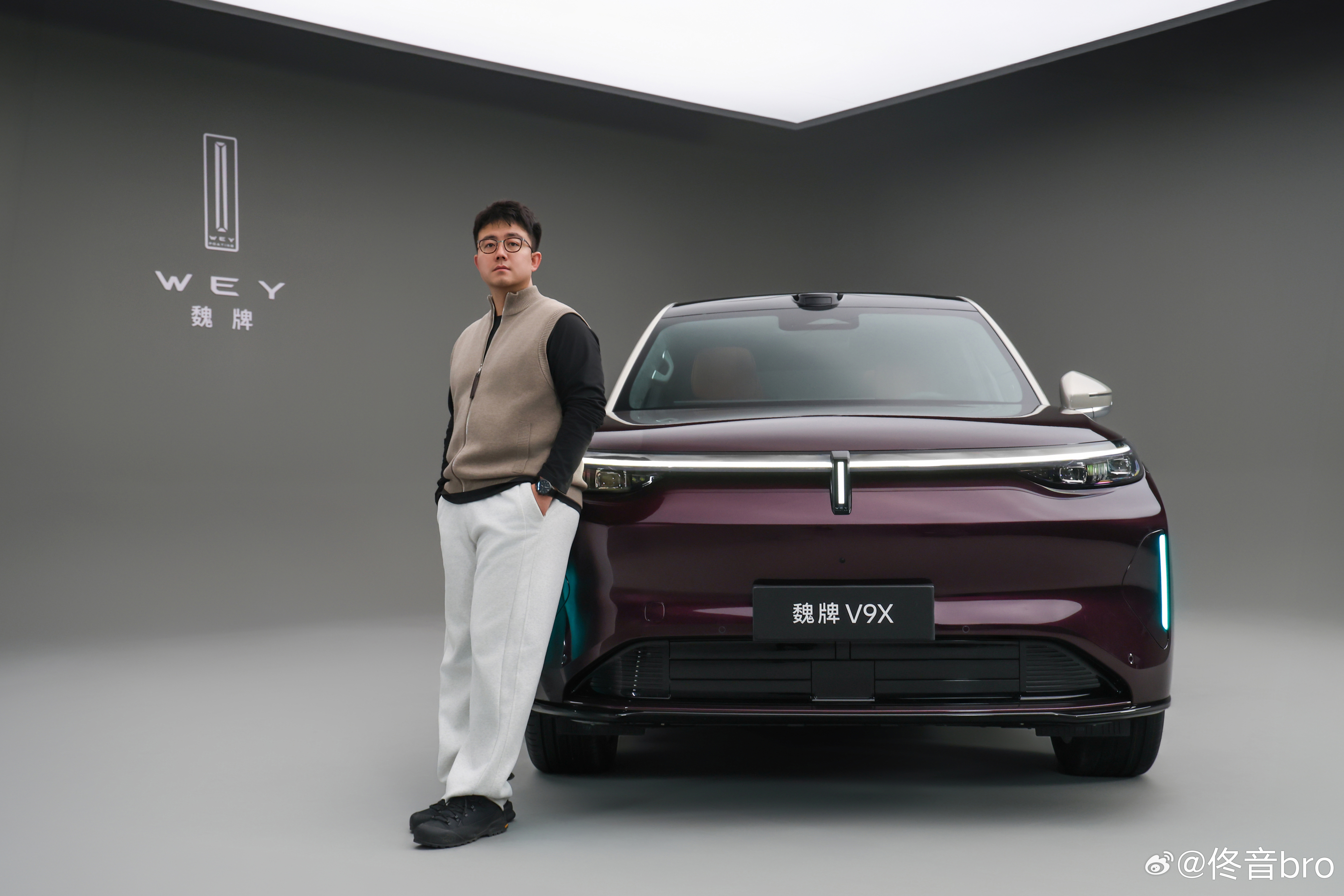 白嫖摄影师一张照片跟国潮9系合个影魏牌v9x实拍曝光