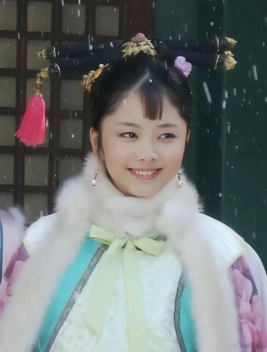 谭松韵说《甄嬛传》剧组那会正选淳儿这个角色，经纪人给我买了糕点，就让我演那一段，