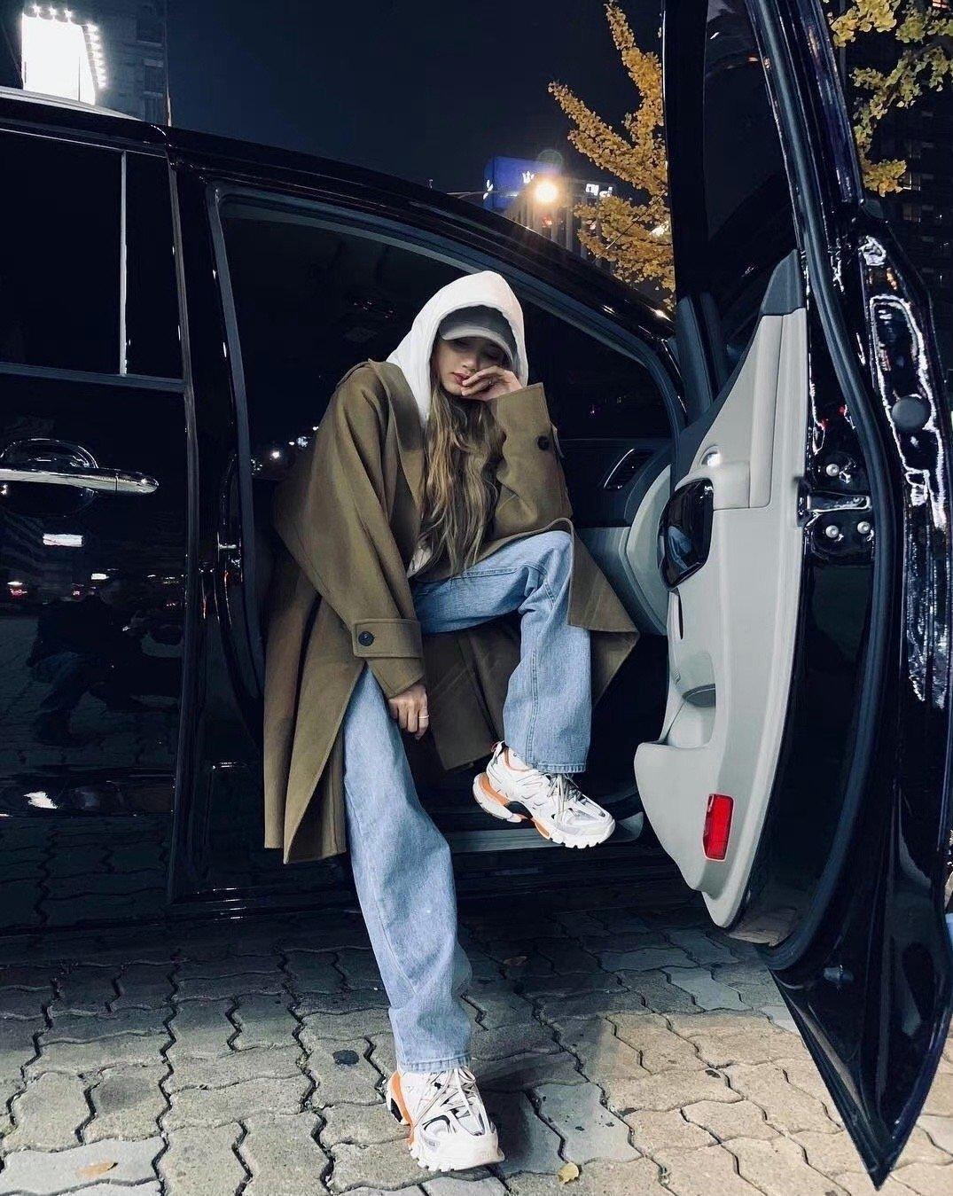 #Lisa新歌ROCKSTAR预告照# 看到Lisa的这个造型就知道这次回归要“