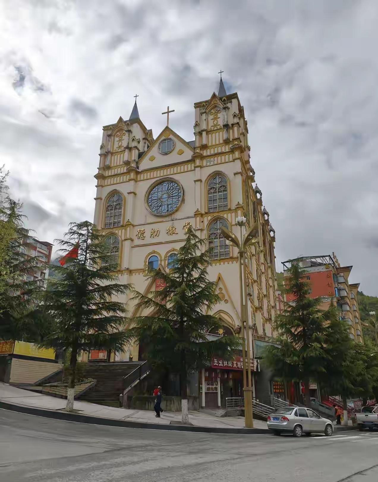 公务员上班时间接送孩子不违规吗？比如说公务员在上班时间但是娃娃上学放学需要接送，