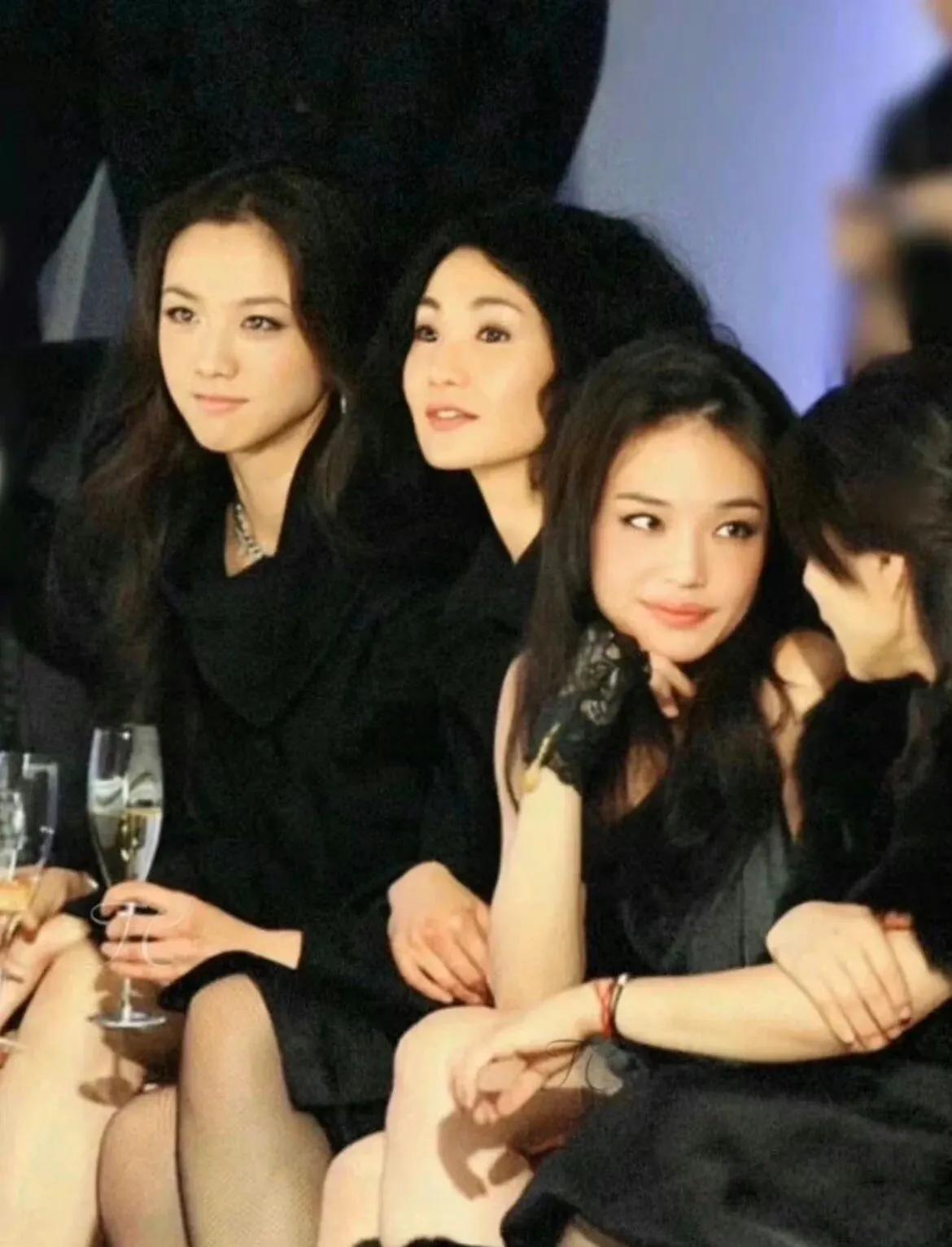 15年前，三位文艺女神的珍贵合照
这是2008年Maxmara秀场，张曼玉、舒淇