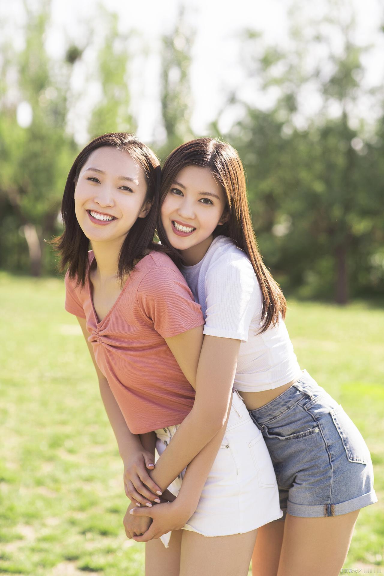 双胞胎姐妹嫁双胞胎兄弟。



双胞胎姐妹嫁双胞胎兄弟的婚礼在安徽临泉举行，现场