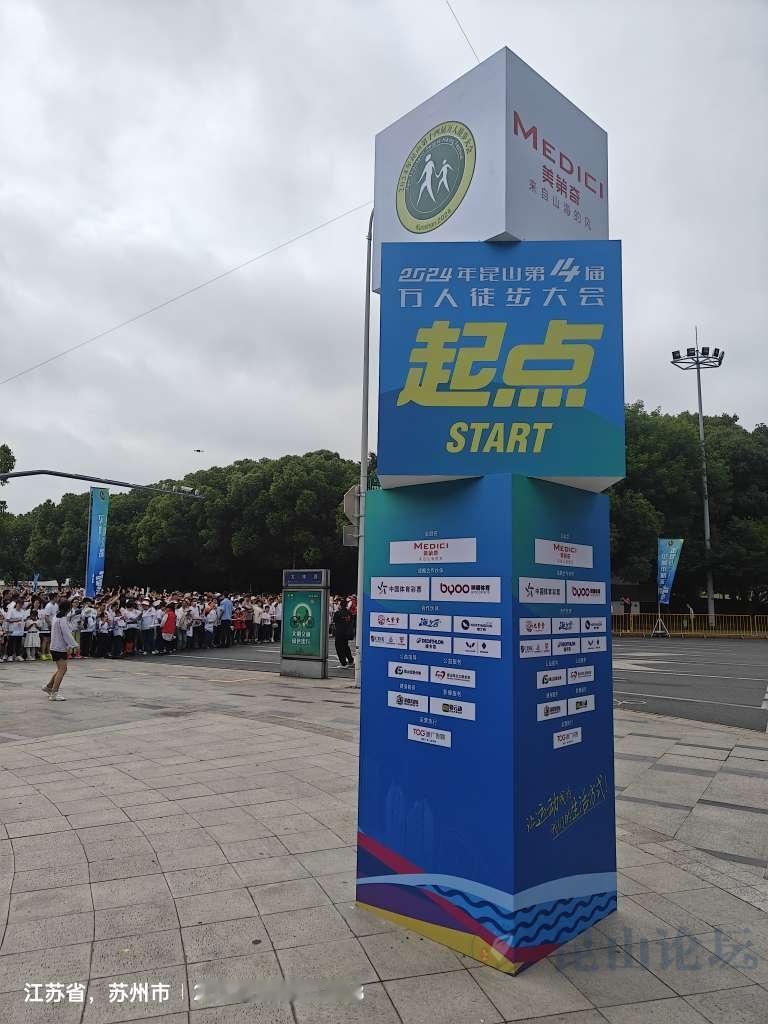 生活里有时候会遇到些事，就像“香港冬天里的一把火”，让人忍不住掉眼泪。

其实啊