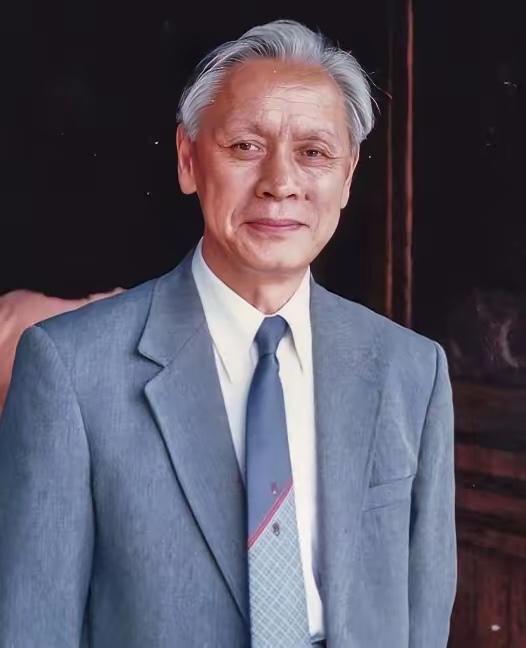 1959年，他趁着妻子出差，偷偷把一管液体灌入刚满一岁的儿子嘴里，看着儿子天真的