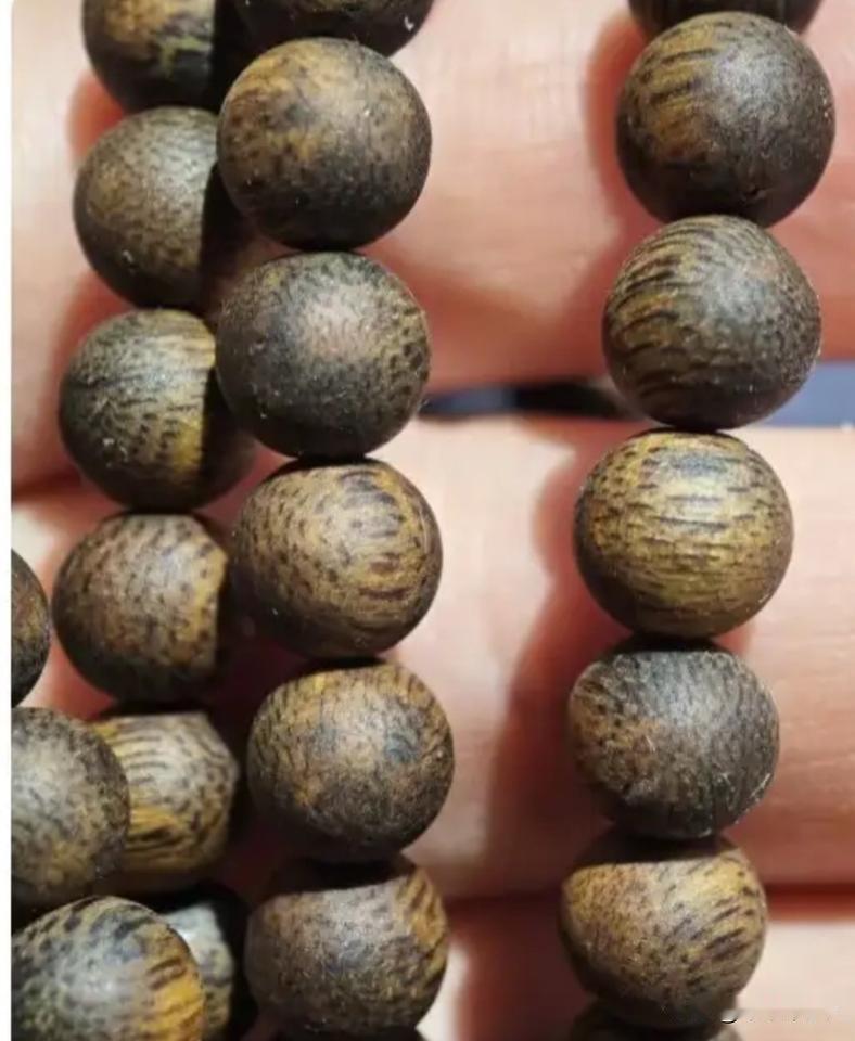 继续讲讲沉香啊。我说那个人的种植料恶心，他不服气，对吧？我就把他的那个种植料的图