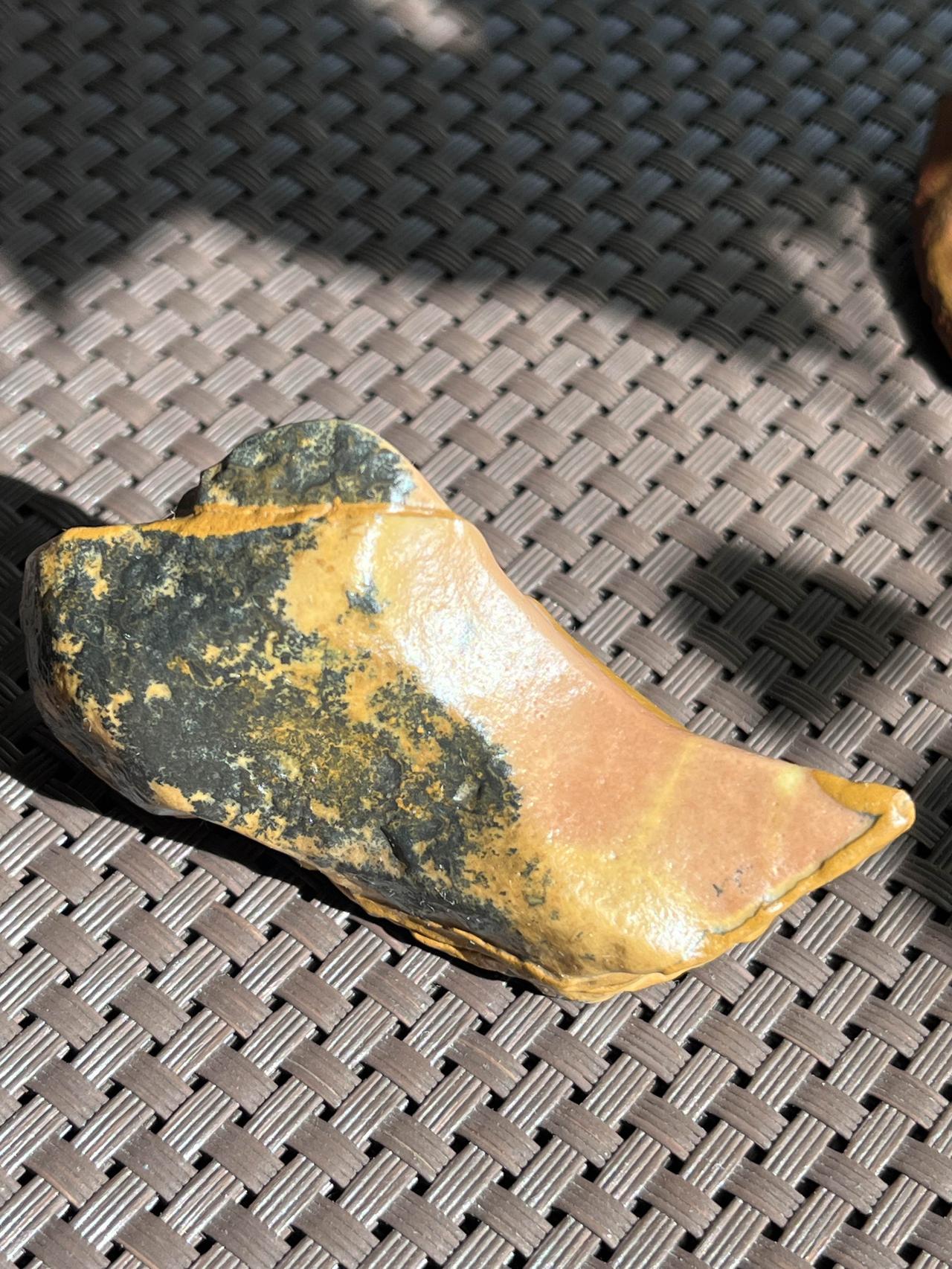 家里有没有好看的奇石分享一下新疆彩泥原石[彩虹]独特的画面纹路[给力]每块原石仿