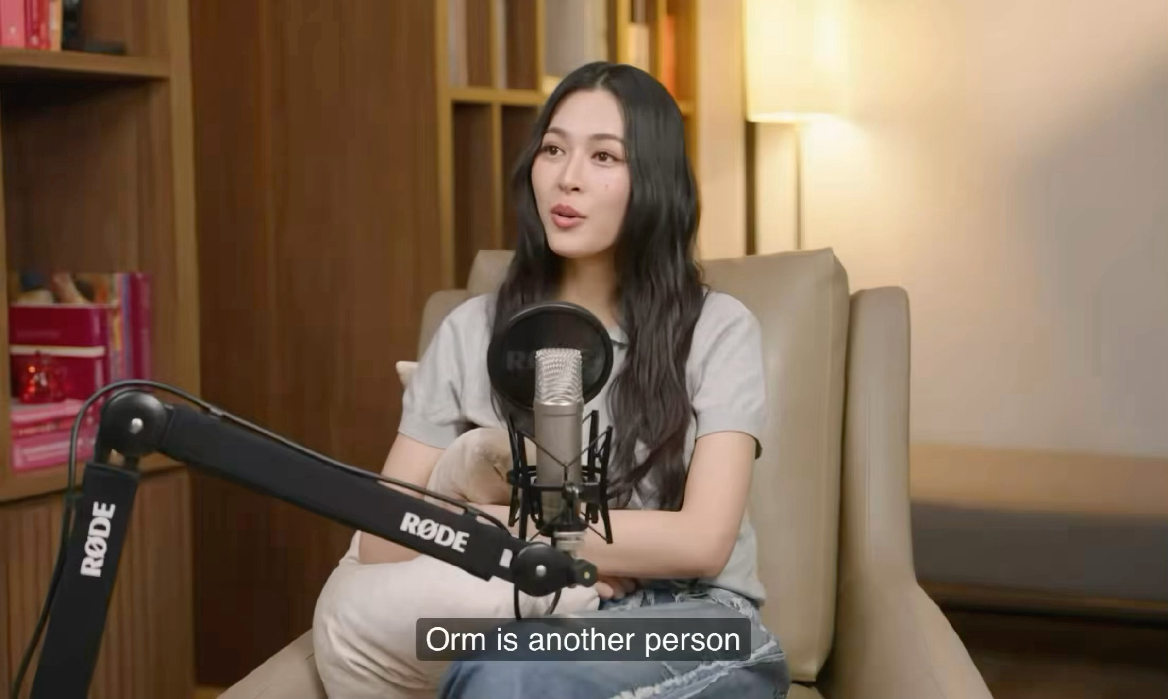 玲的声音，当她说“nong ormmmmm”的时候 