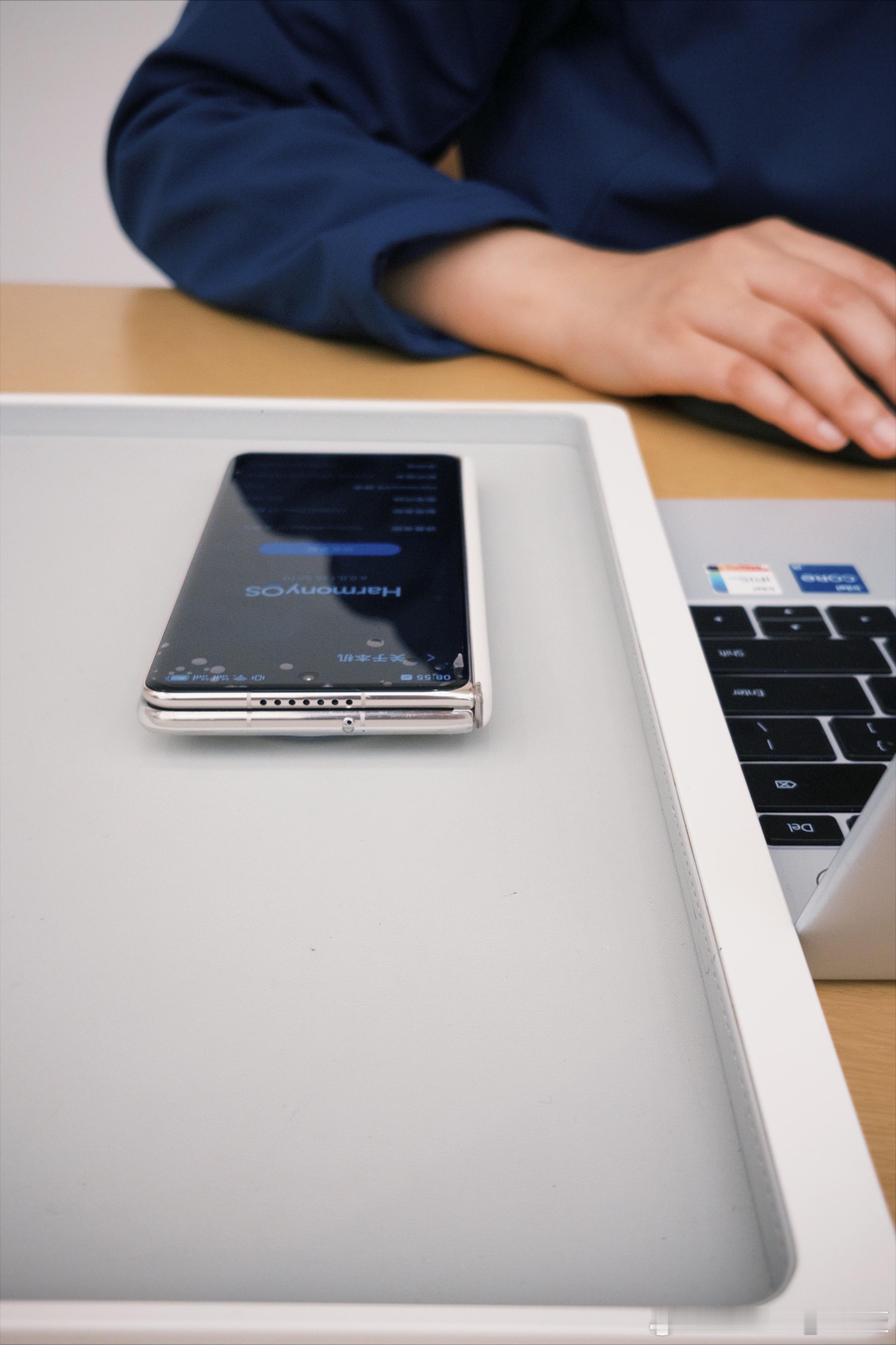 用了一个月，终于把魔用报废了这个今天来店里贴了一个膜国产品牌，这点做得很好每年会