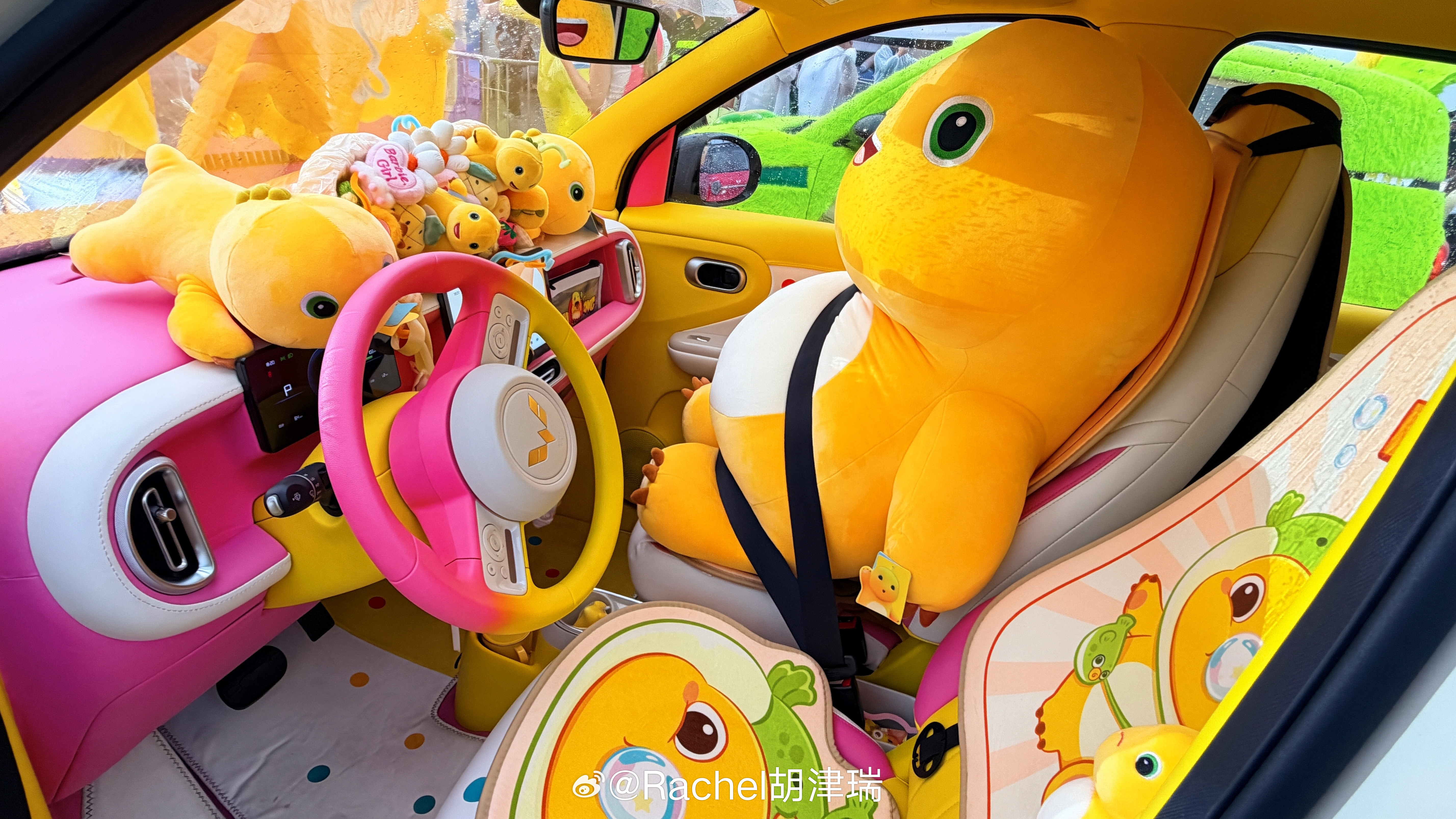 老夫的少女心啊第五代宏光MINIEV新四门玩出趣