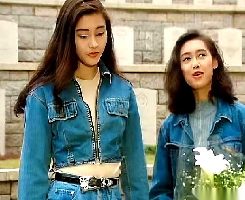 别选了，这题根本就不是选择题。
李嘉欣的美，是那种得仰着头、隔着防弹玻璃看的。是