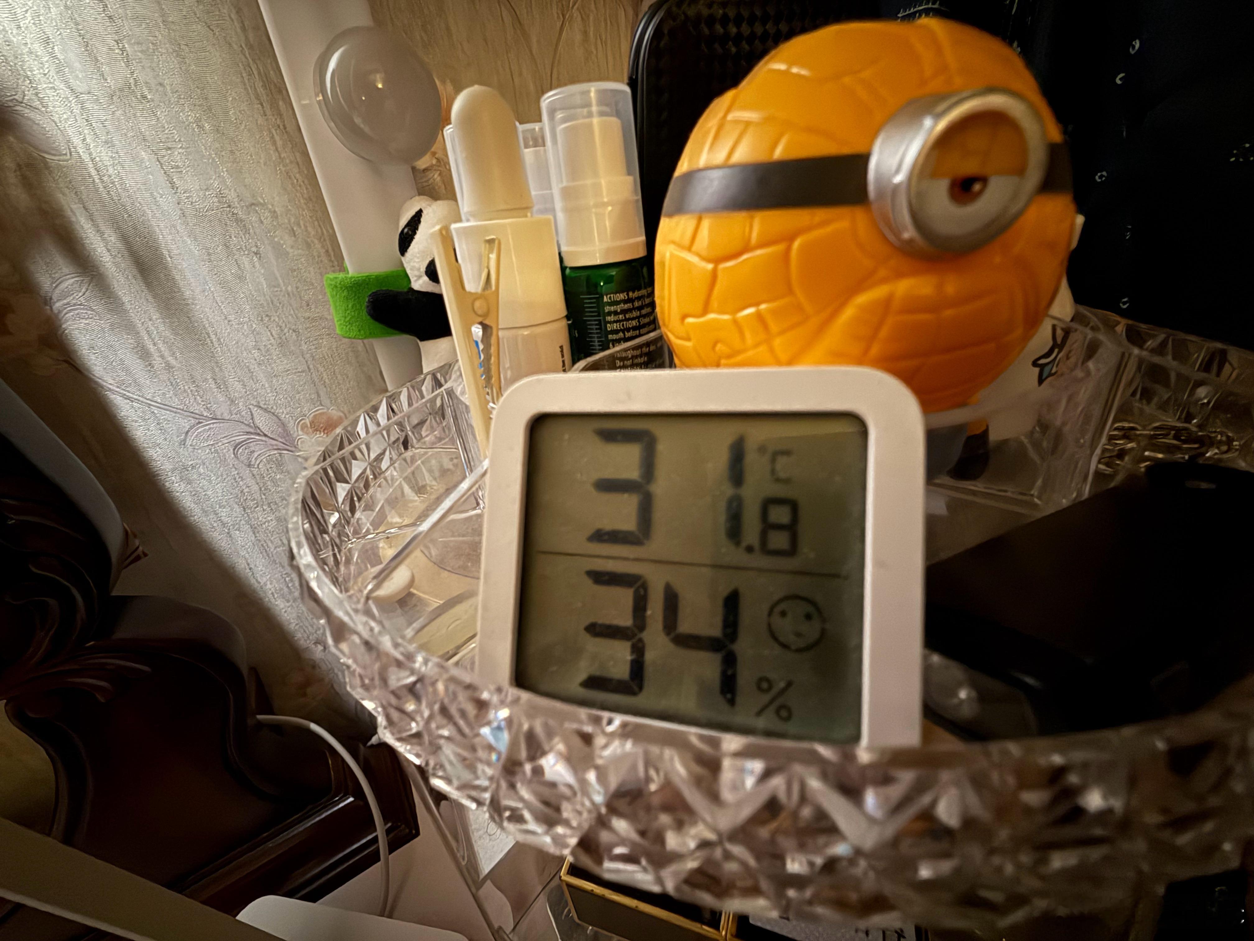 中央空调主机坏了，每一个房间都没有空调，热哭了….还是分开多装几个独立空调好，至