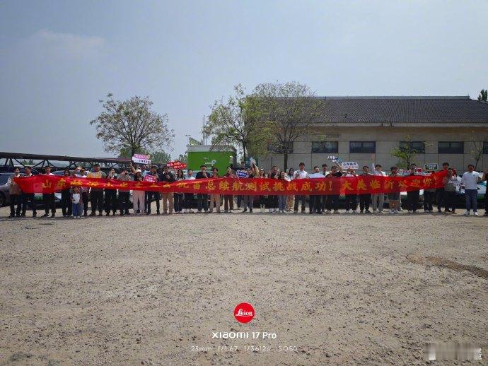 雷军直播粉丝团接车成功，顶流石锤 