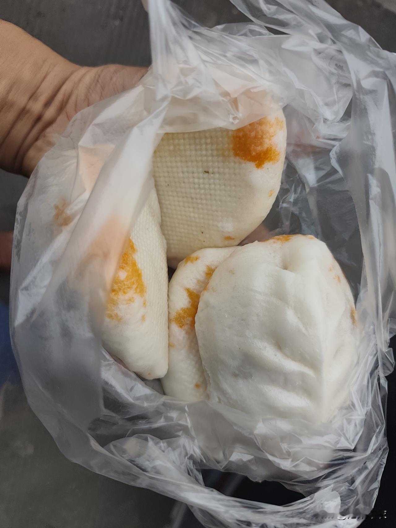 夏日生活打卡季吃早餐了，粉条包。