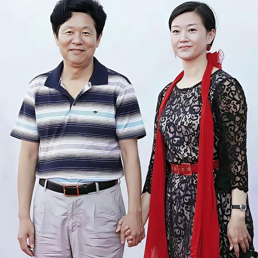 你们认识这位美女吗？
她是军人，又是歌手，可谓是全能型人才
她长的实在是太美了，