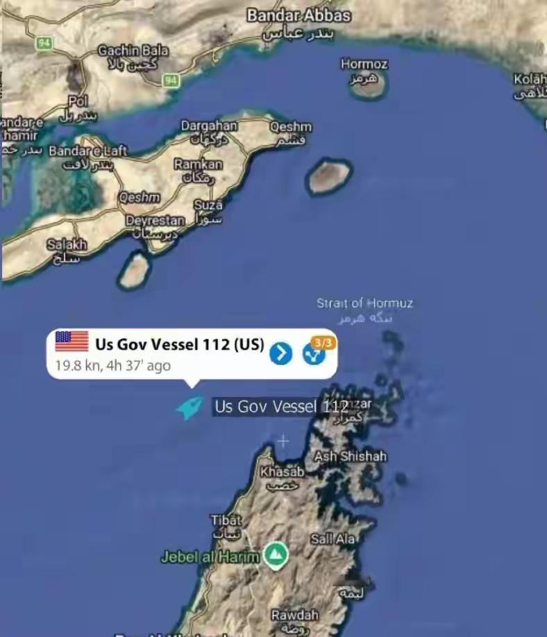 近日，美舰闯海峡，伊朗警告30分钟击沉，这局势就像一场紧张刺激的“眨眼博弈”。2