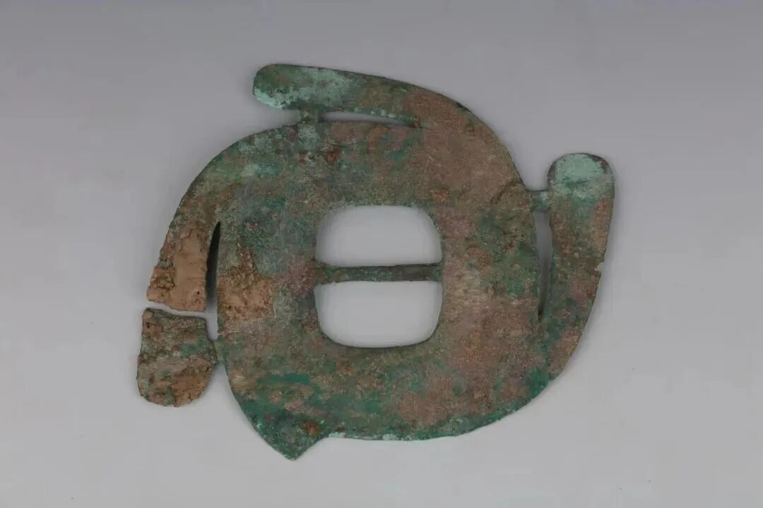 每天一件青铜器 陕西宝鸡考古所藏2020年宝鸡东沙河西路西周墓地出土铜璇玑. 铜