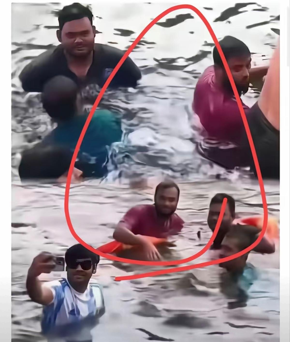 亮马河成泡澡池
背后真相令人深思
水务局无奈，规则如何落地？

两名印度游客在北