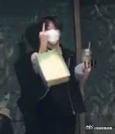 中本悠太向私生竖中指 这样的男子汉谁爱了 ​​​