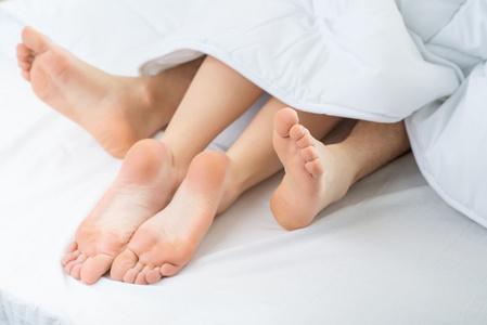 河南郑州，男子与女友一起外出旅游期间多次发生关系，但没有做任何安全措施。谁知女友