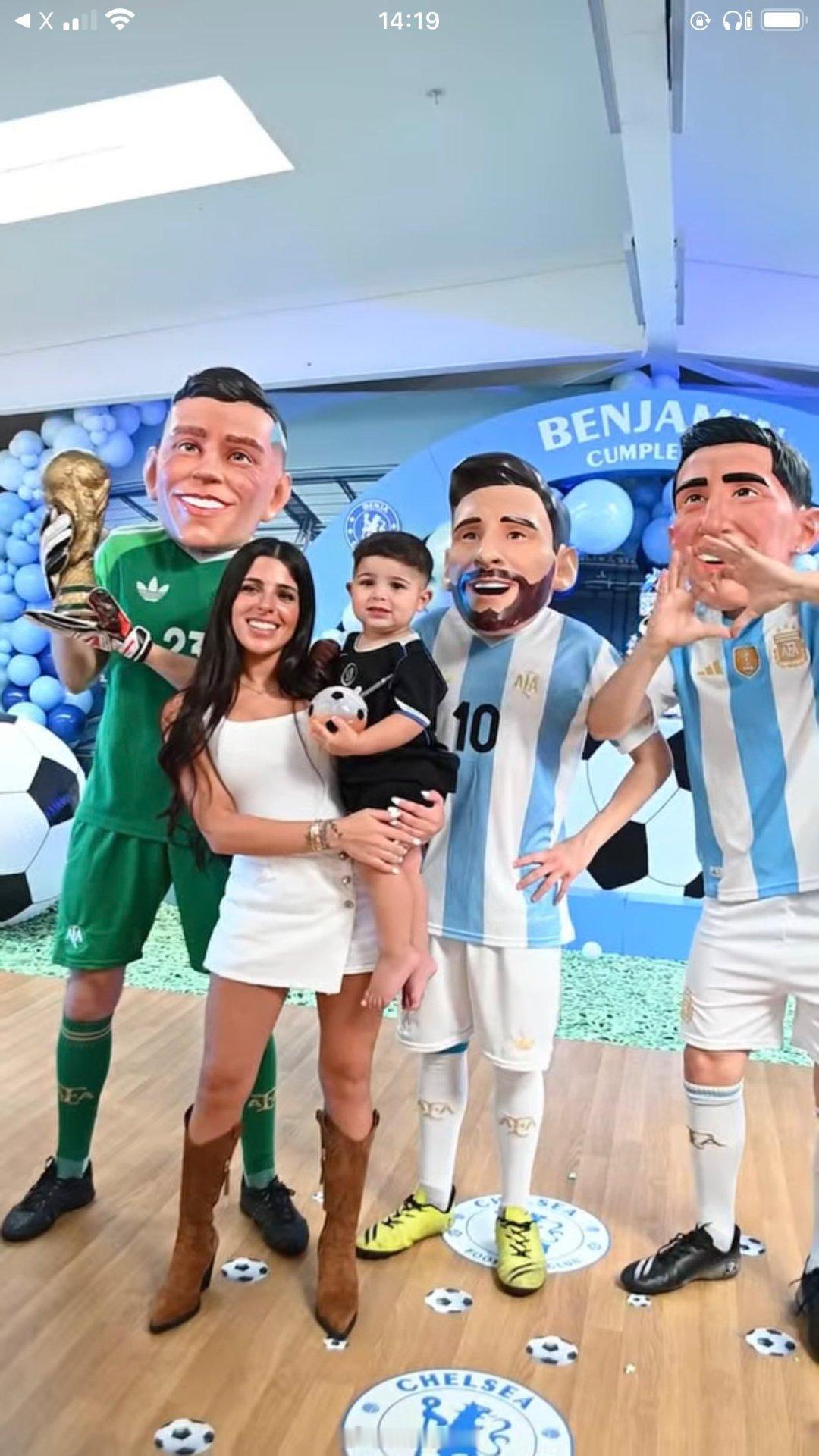 🎂🎉🎉🏆👦    太用心了👍为了庆祝本杰明的生日，恩佐和瓦妞特意请人