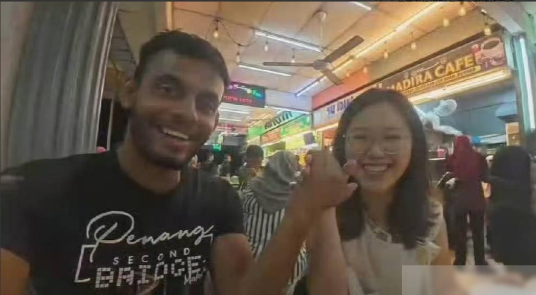 连阿三都心痒痒了
油管上又有一位来自印度的网红被传晒出和中国女生互动的内容，这个