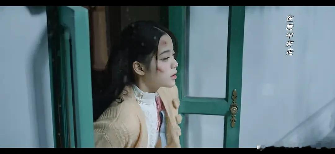 欧阳娜娜侧脸一直是不好看的，李木戈居然找到了一个最好的角度。 ​​​