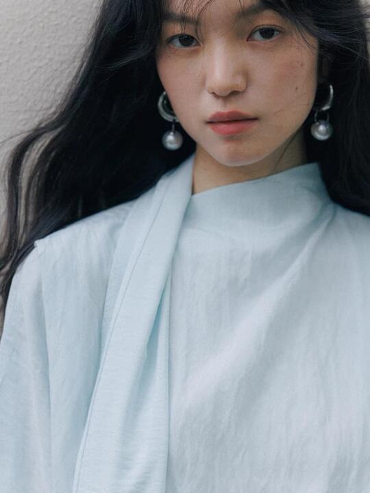她像一缕清风