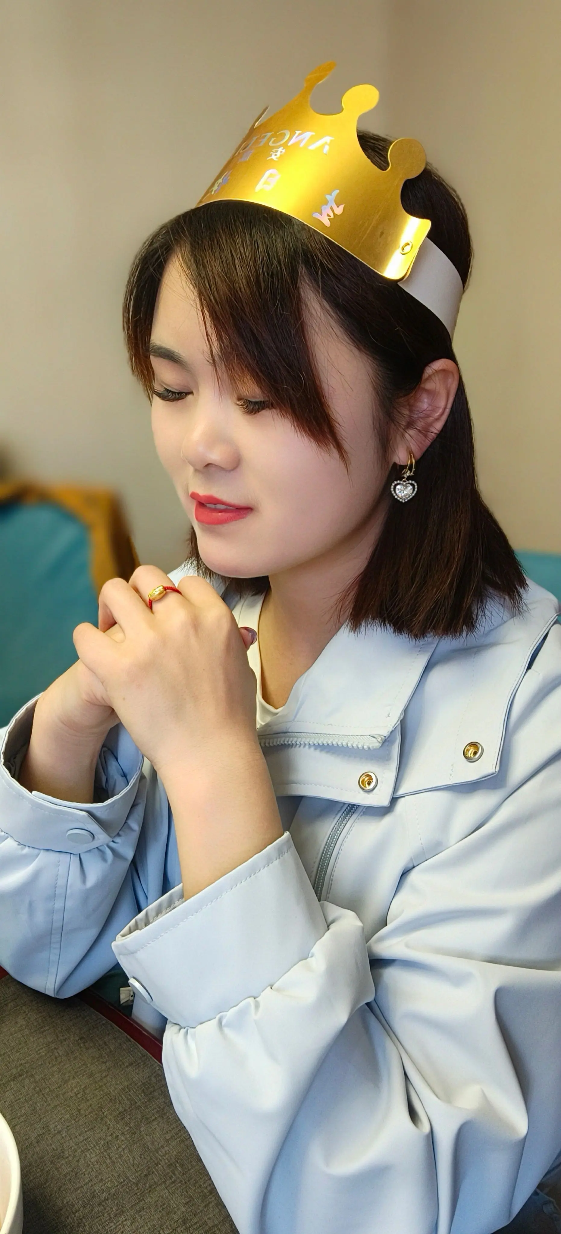 特别的日子，普通的自己，成年人的生日，不说生日快乐，那就祝自己无疾无忧...