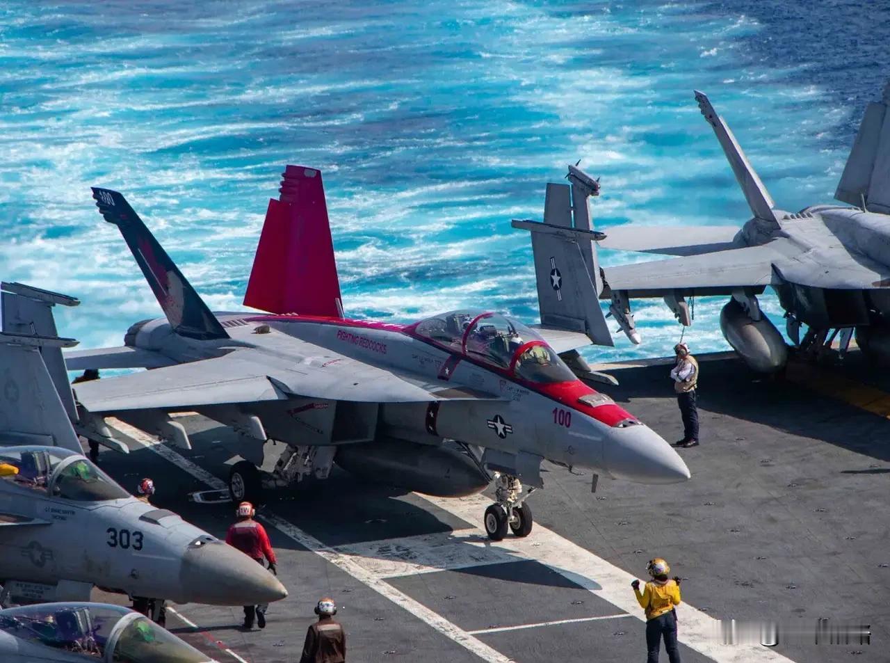 【美国两架军机在南海几乎同一时间同一海域坠海，它们遇到了什么？】

据《央视新闻