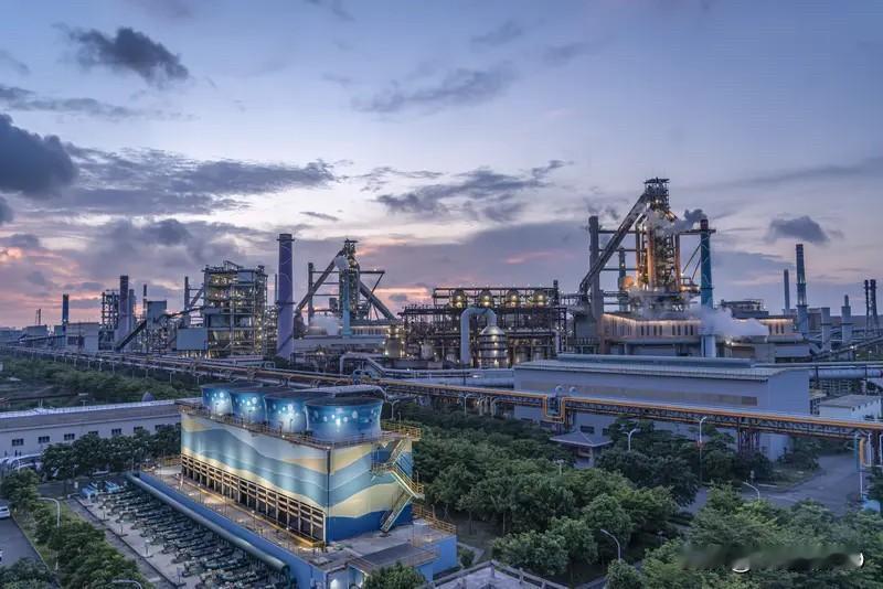 钢铁行业正迎来全面变革。国务院推动“人工智能 +”行动，让钢铁产业有了新的发展方