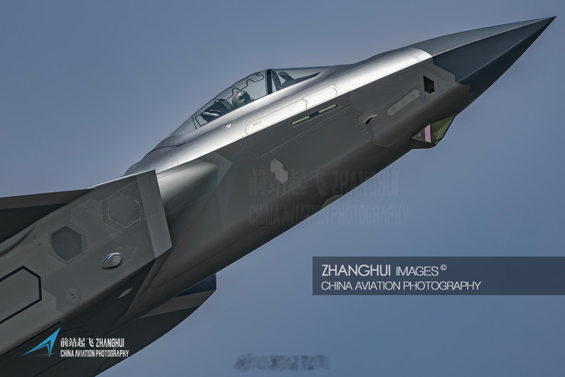 歼20和F35A的同角度[舔屏][舔屏][舔屏] ​​​