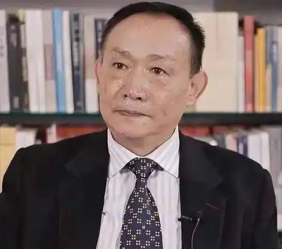 卢麒元教授近日称：美国对中国已经构不成威胁了，美军对中国是没有意义的，美国唯一可