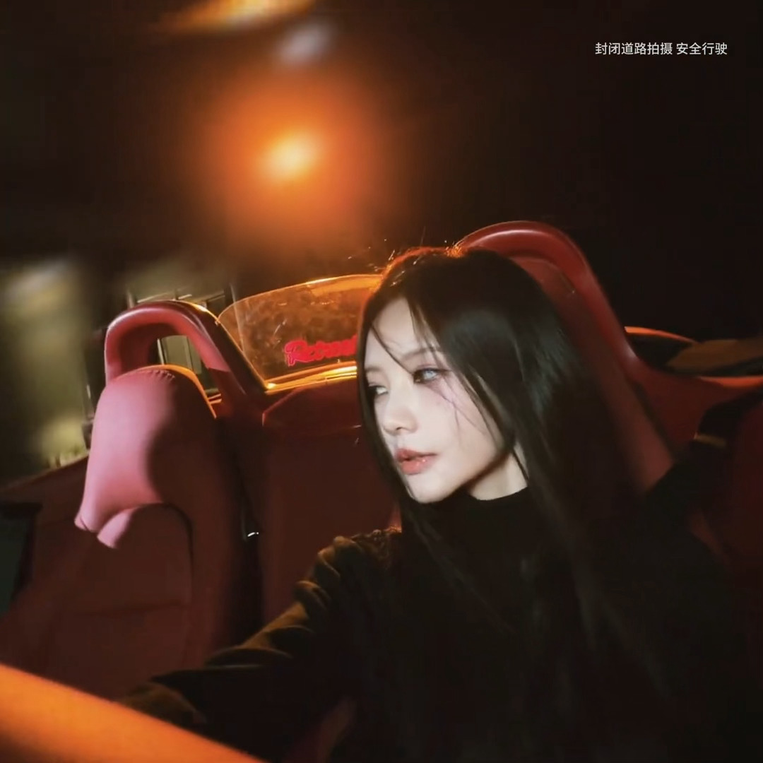 李一桐抖更新，又被帅到了 