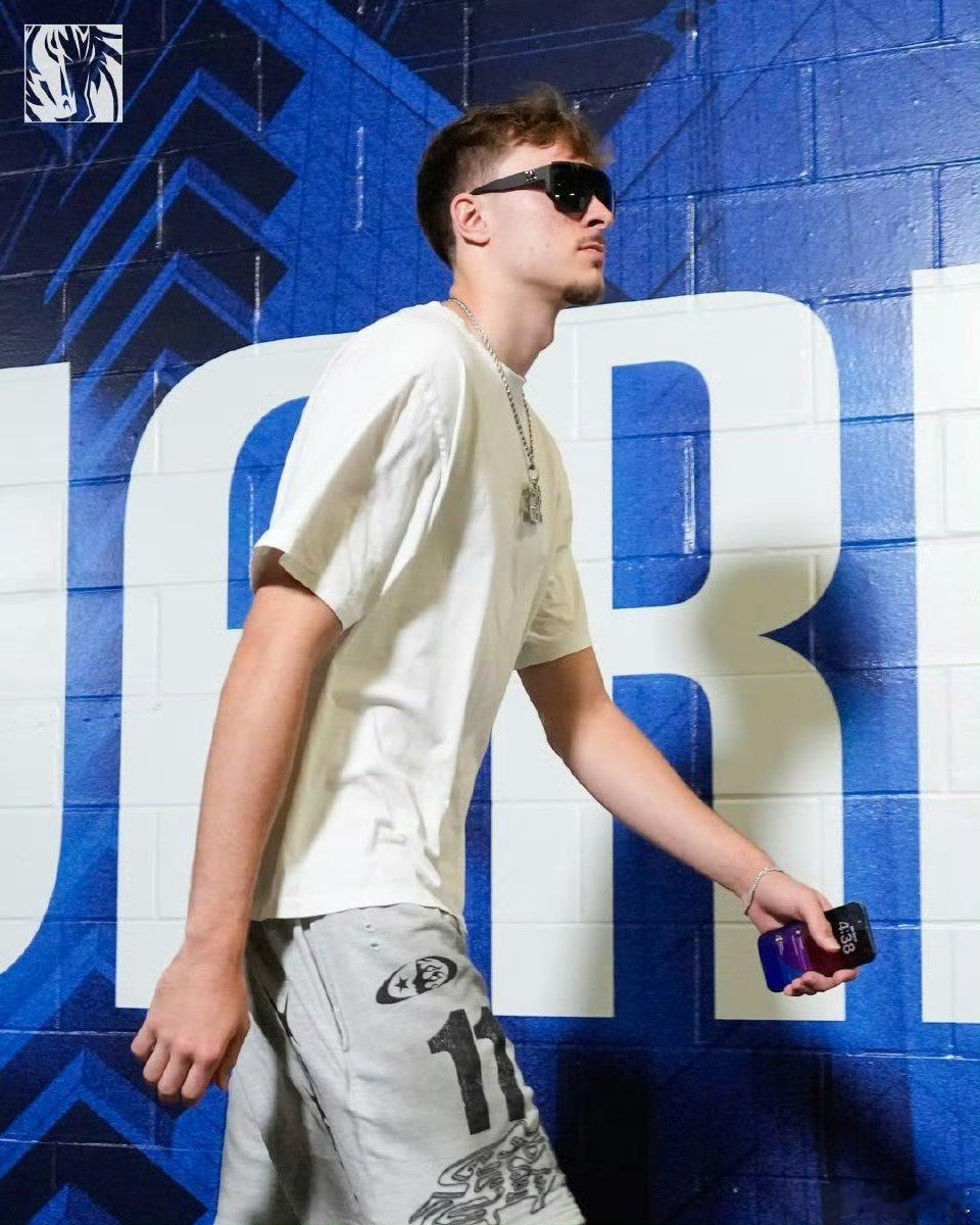 弗拉格即将成为最近22年以来，参加圣诞大战最年轻的球员。