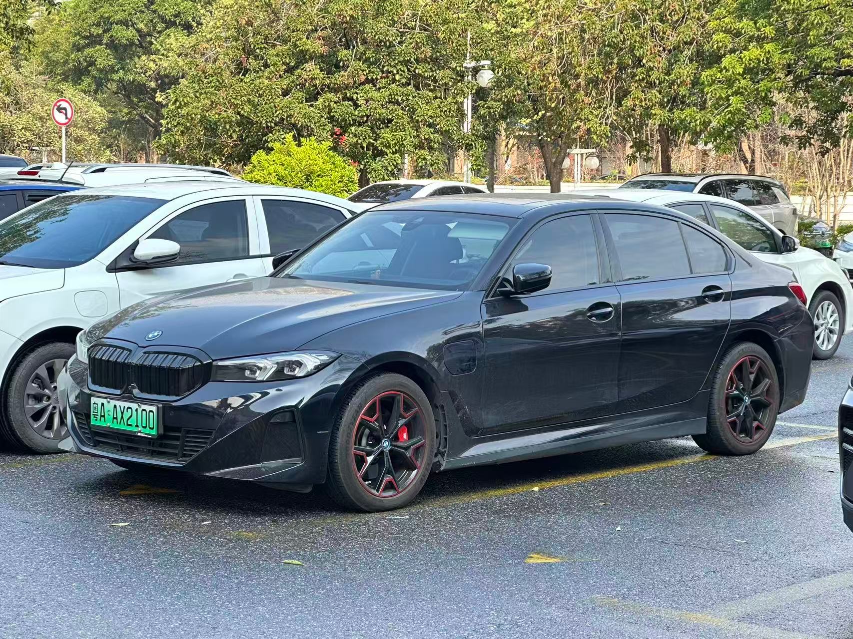 因为de关系，我现在看不了一点点车轮上有红色，哪怕一丢丢，都要把这个坏人圈出来！