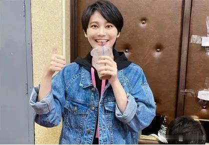 在这次台湾“立委”选举中，不少民进党提名的民意代表连任失败。赖品妤就是其中的一位