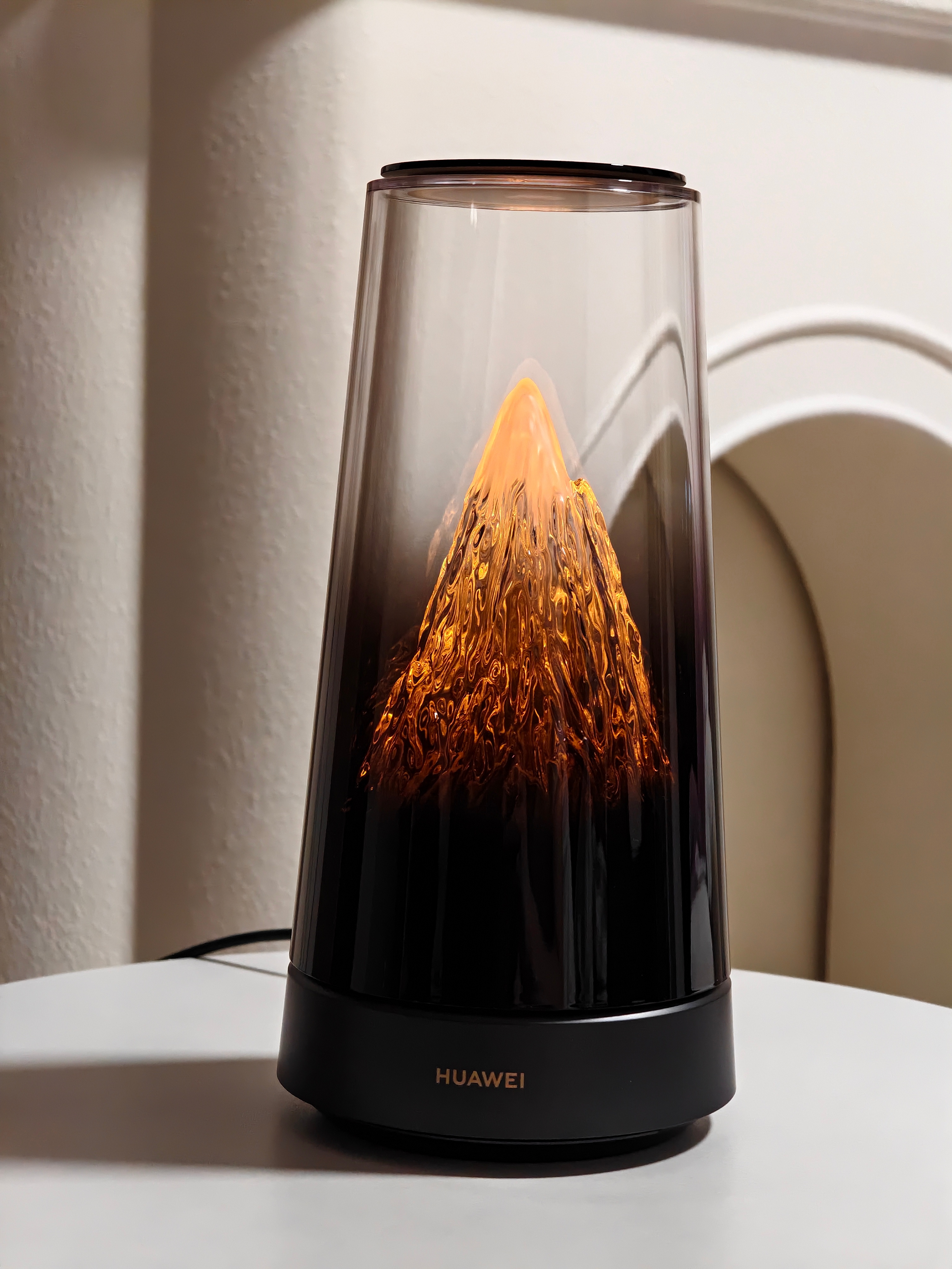 一到家就看到了日照金山的路由器，不得不说，华为真的大方，一千多的耳机、手表、路由